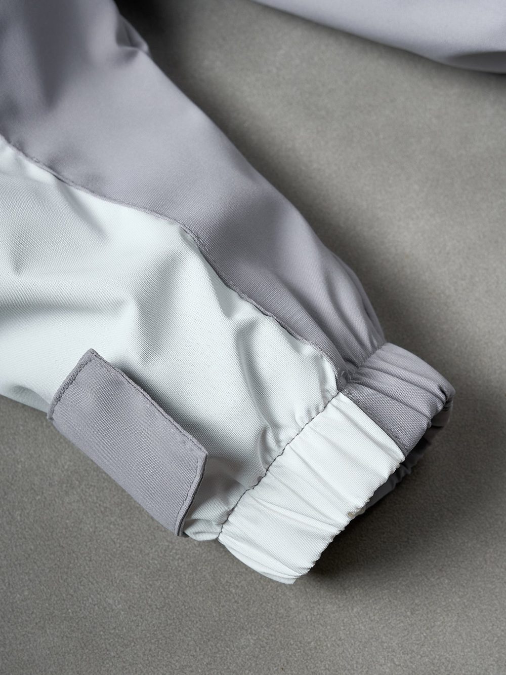 Silver windbreaker, elastic cuff with a tab